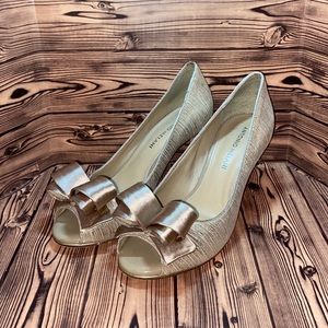 Antonio Melani Metallic Gold Heels Double Bow Sz 7M
